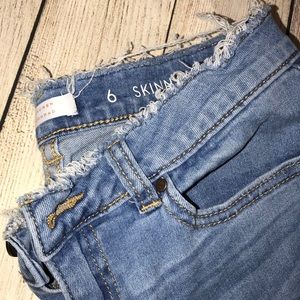LC Lauren Conrad Jeans - Lauren Conrad Fringe Skinny Capri LC Lauren Conrad Jeans - Lauren Conrad Fringe Skinny Capri